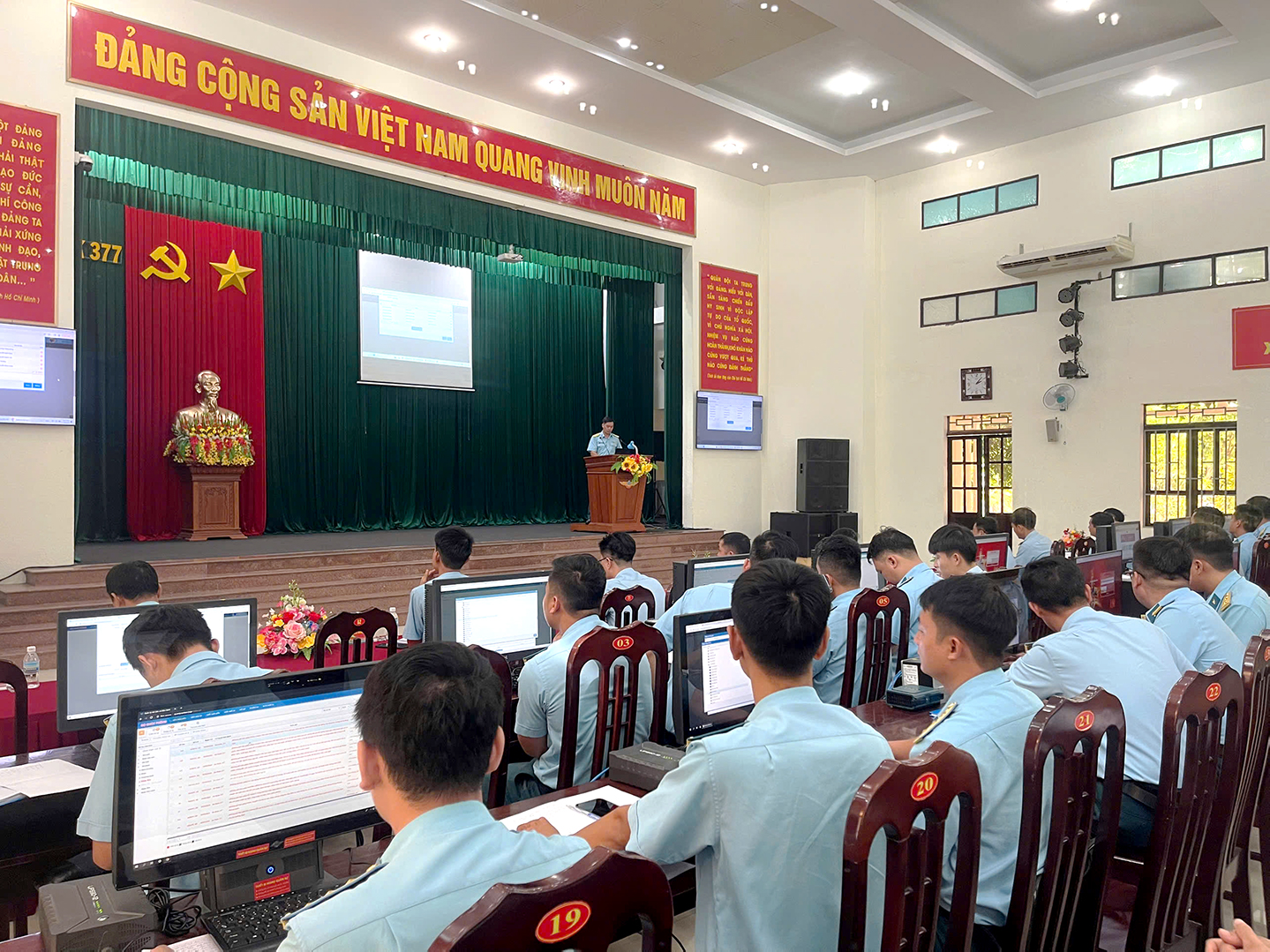 Sư đoàn 377 tập huấn công nghệ thông tin, chuyển đổi số và tổ chức học tập đánh giá tri thức, kỹ năng số, triển khai Phong trào “Bình dân học vụ số”